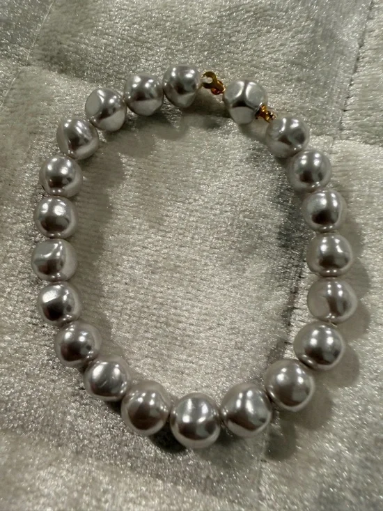 Versatile Elegance Gray Faux Pearl Bracelet - Picture 3 of 9